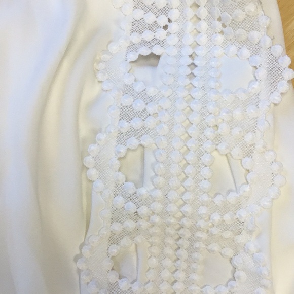Elegant White Blouse with Crochet Sleeves - Picture 4 of 5